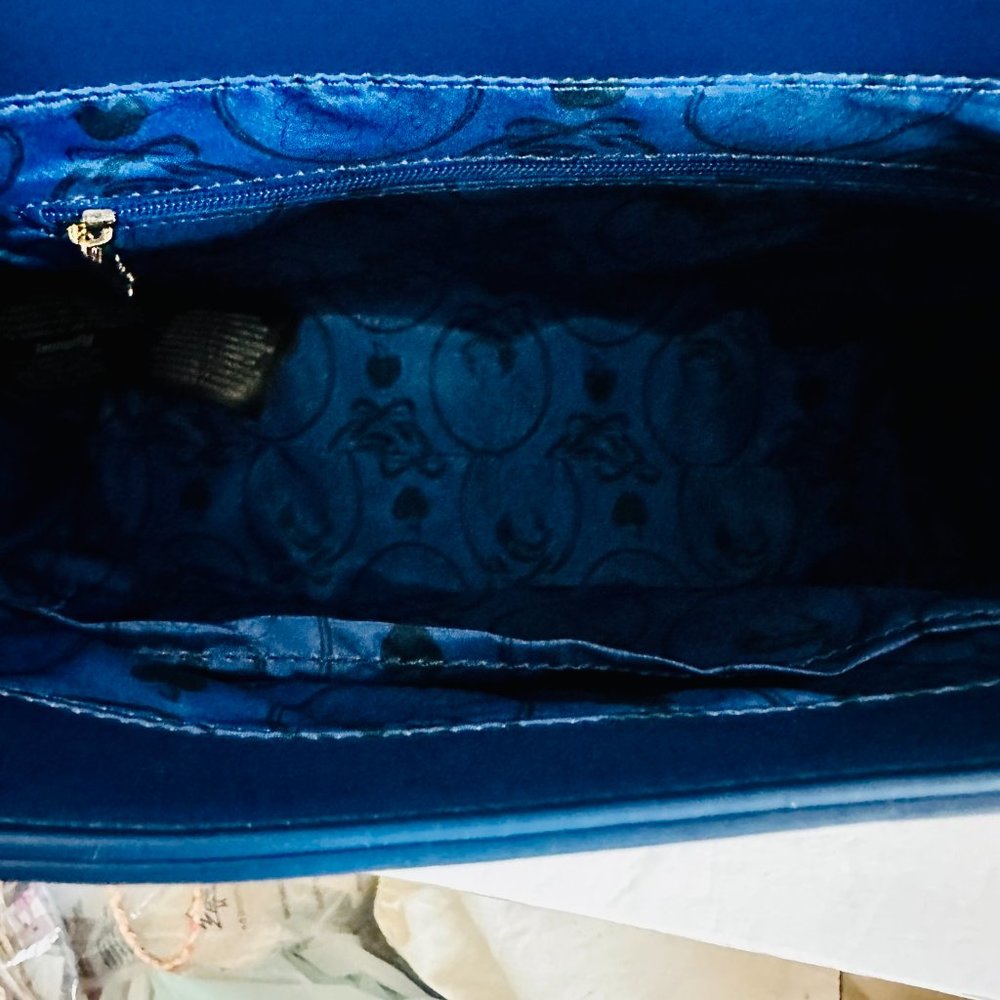LOUNGEFLY DISNEY PRINCESS SNOW WHITE AND SEVEN DWARVES CROSSBODY SATCHEL - Picture 11 of 11